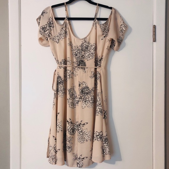 NWT Lush Pink Cold Shoulder Dress - Picture 3 of 5